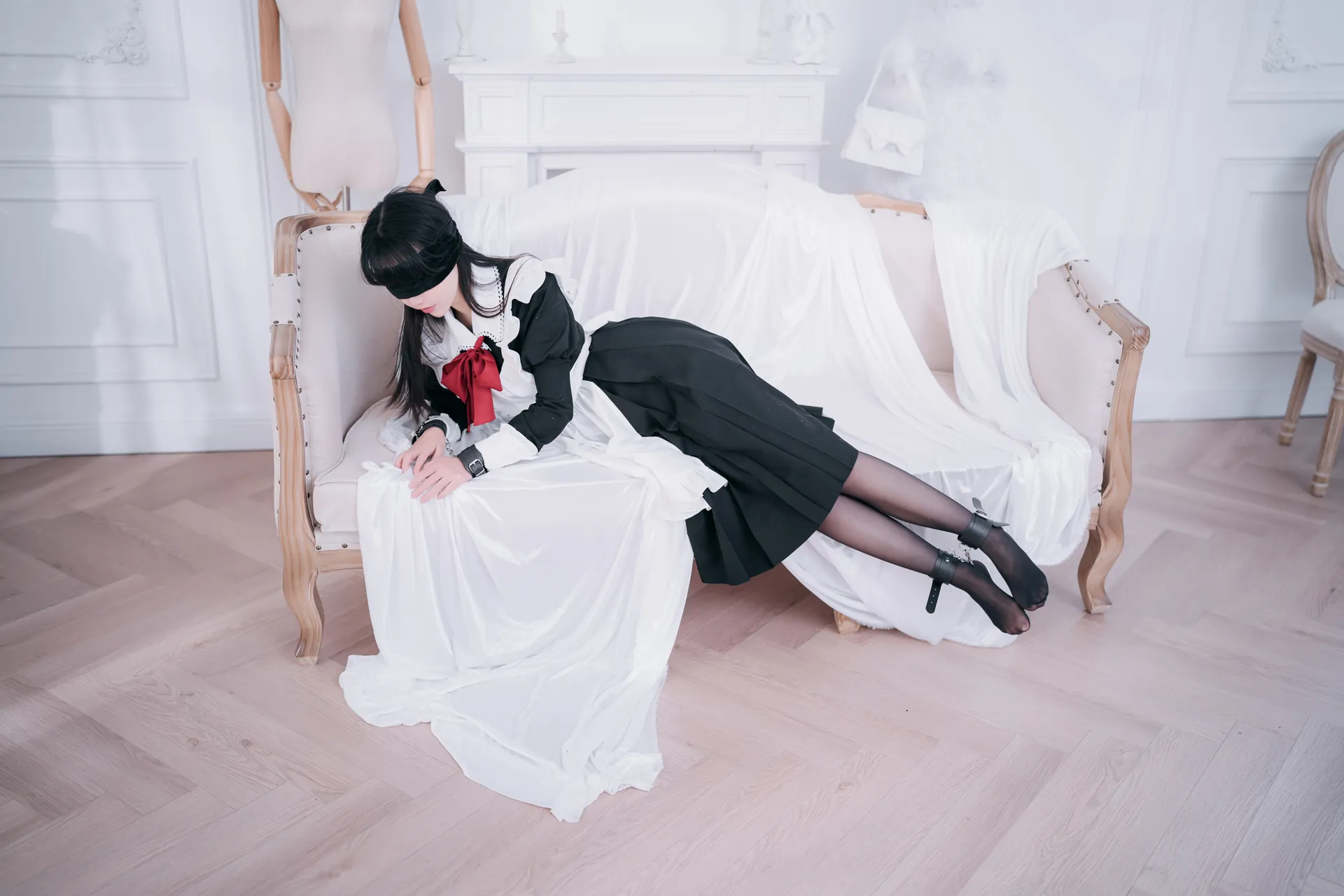 [面饼仙儿] [30P - 232.86MB] 写真 - 红高跟女仆 - 图片 29