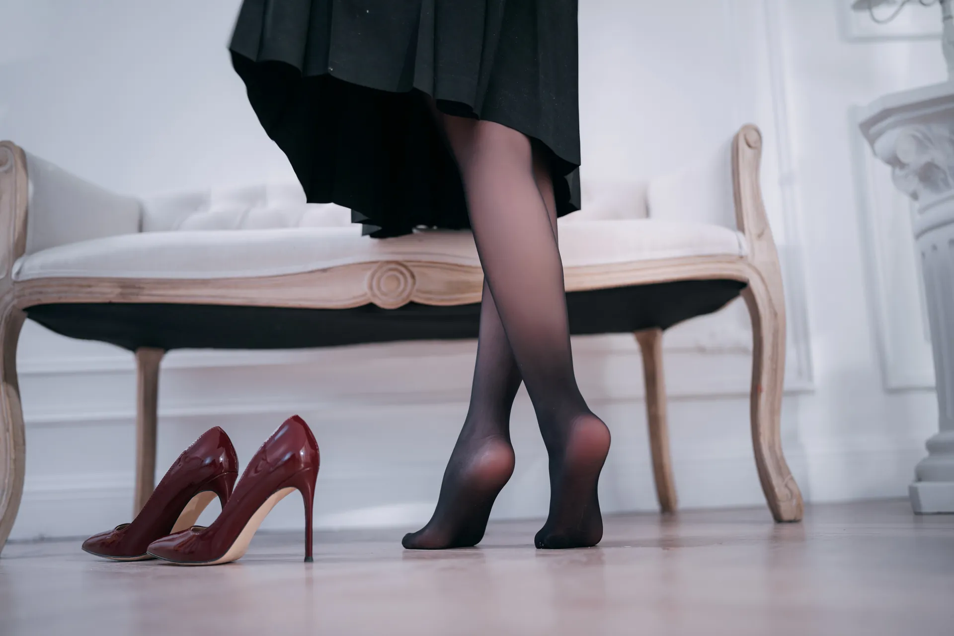 [面饼仙儿] [30P - 232.86MB] 写真 - 红高跟女仆 - 图片 24