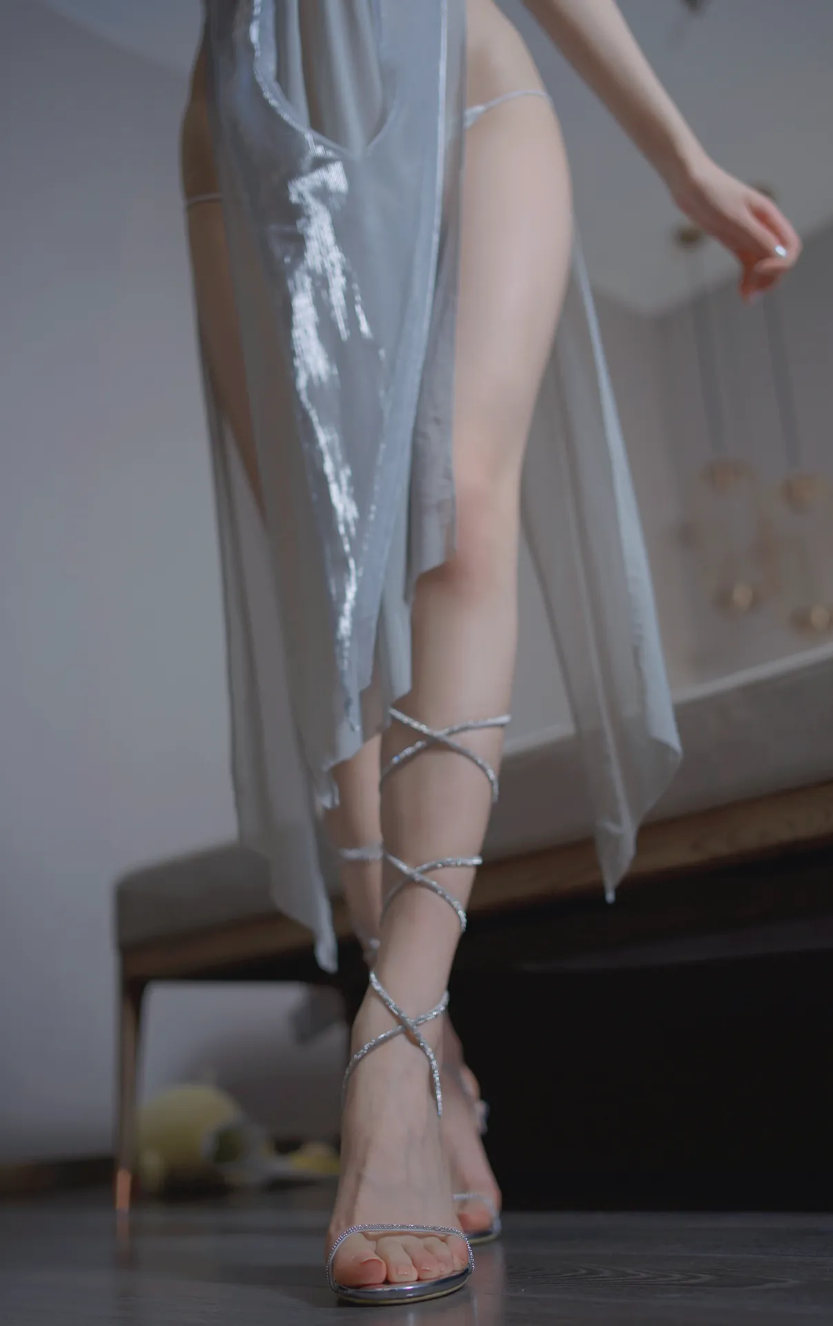 [禅院熏] [25P - 175.84MB] 写真 - 银色礼服-1
