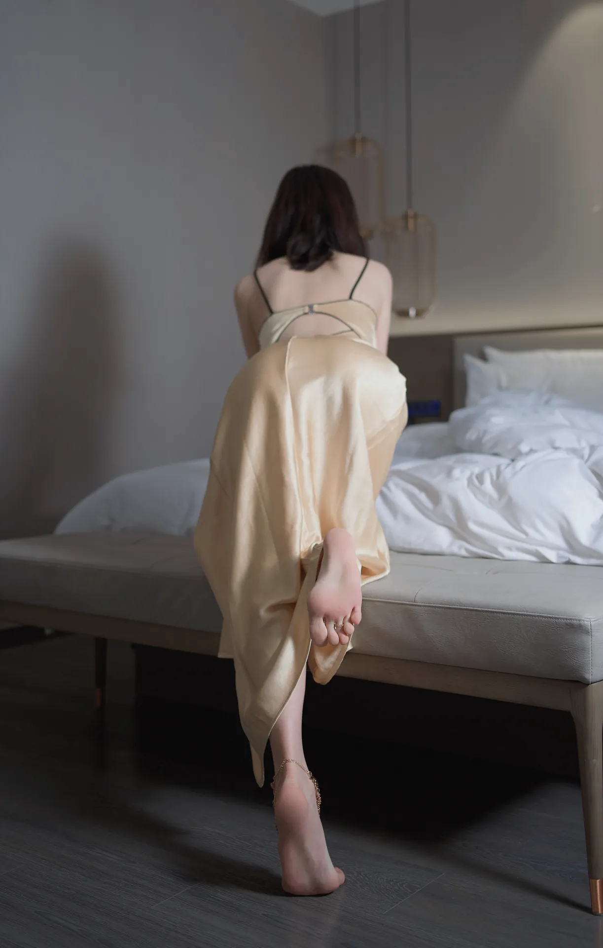 [禅院熏] [32P - 200.17MB] 写真 - 金色礼服 脚链-6