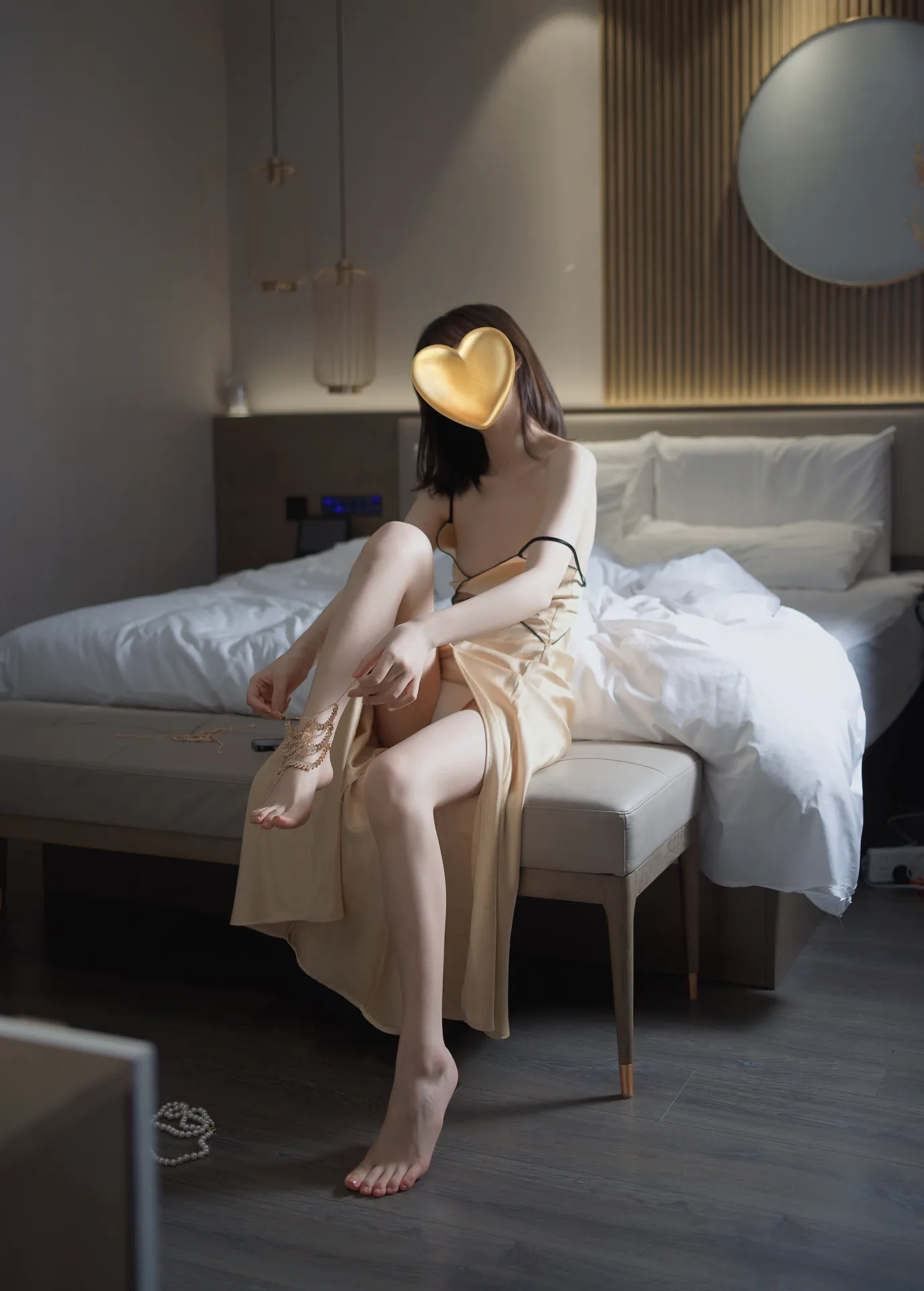 [禅院熏] [32P - 200.17MB] 写真 - 金色礼服 脚链-7