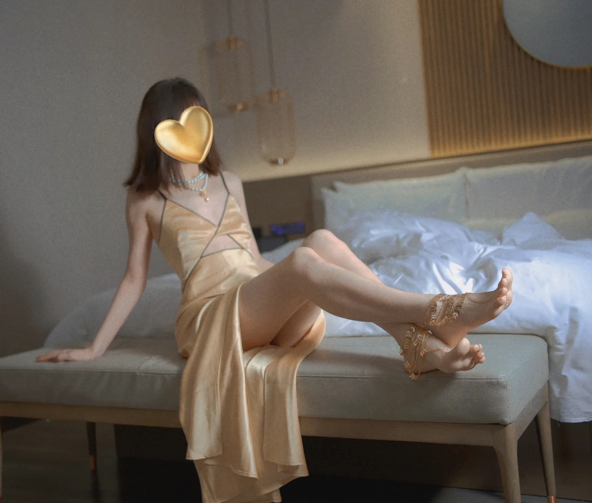 [禅院熏] [32P - 200.17MB] 写真 - 金色礼服 脚链-1