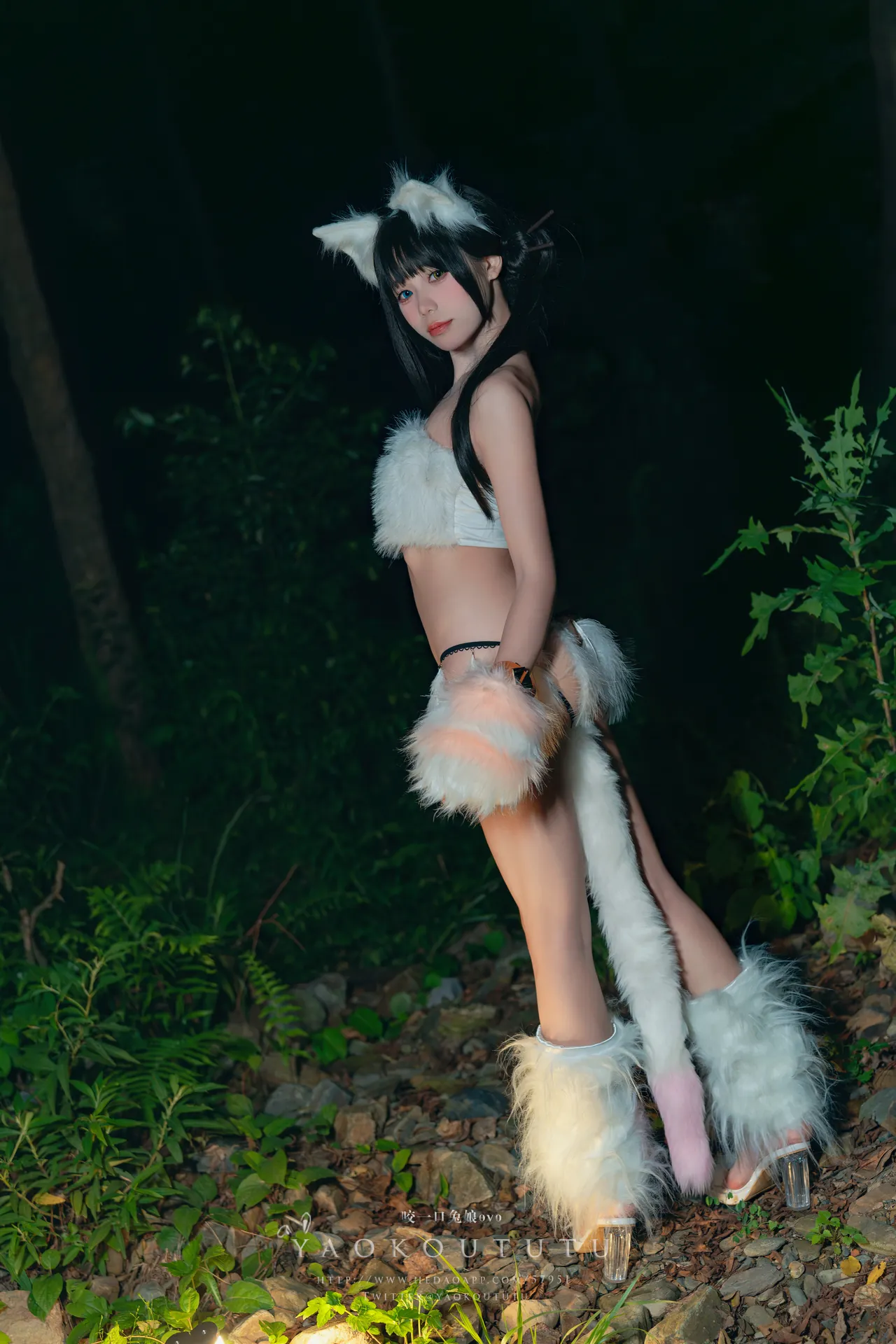 [咬一口兔娘] [55P+1V - 1282.36MB] 写真 - 狐灵+LIKEY-1